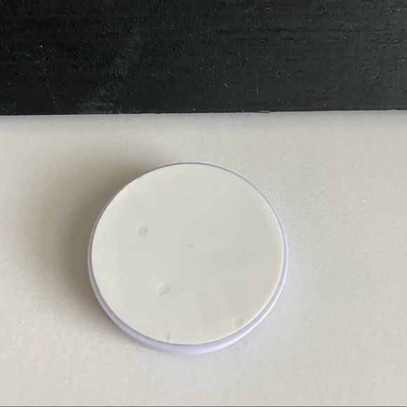 NWOT Donut Pop Socket - Picture 5 of 6